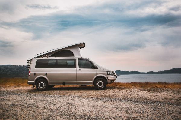 Quelles sont les meilleures pratiques pour camper en bord de mer en hiver?